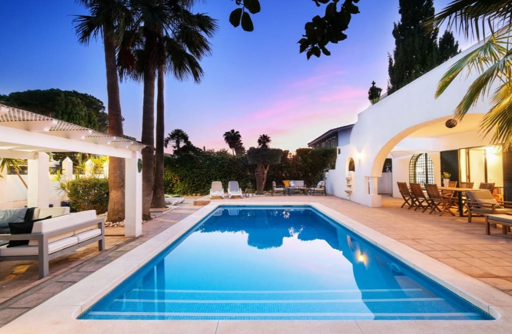 4 bedroom Villa for sale in Marbella - € 1,649,000 (Ref: 9926925)