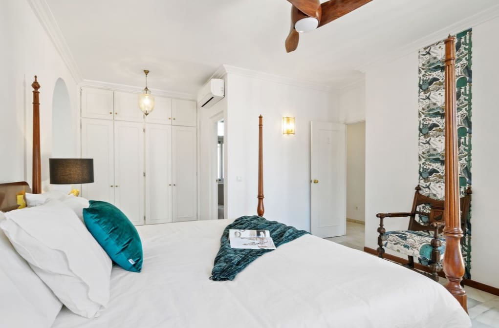 4 bedroom Villa for sale in Marbella - € 1,649,000 (Ref: 9926925)