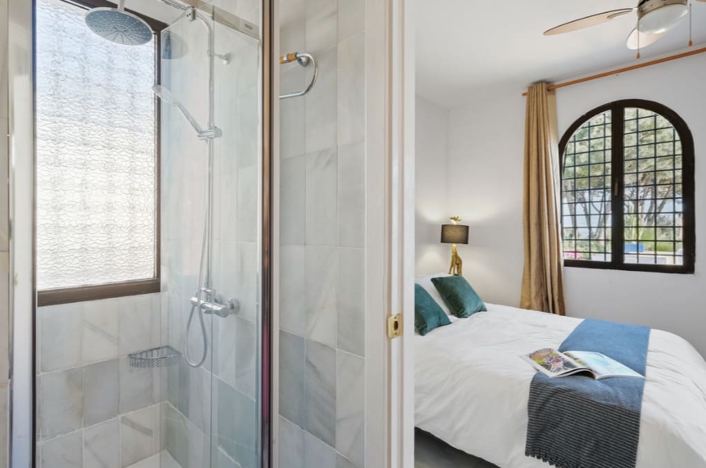 4 bedroom Villa for sale in Marbella - € 1,649,000 (Ref: 9926925)