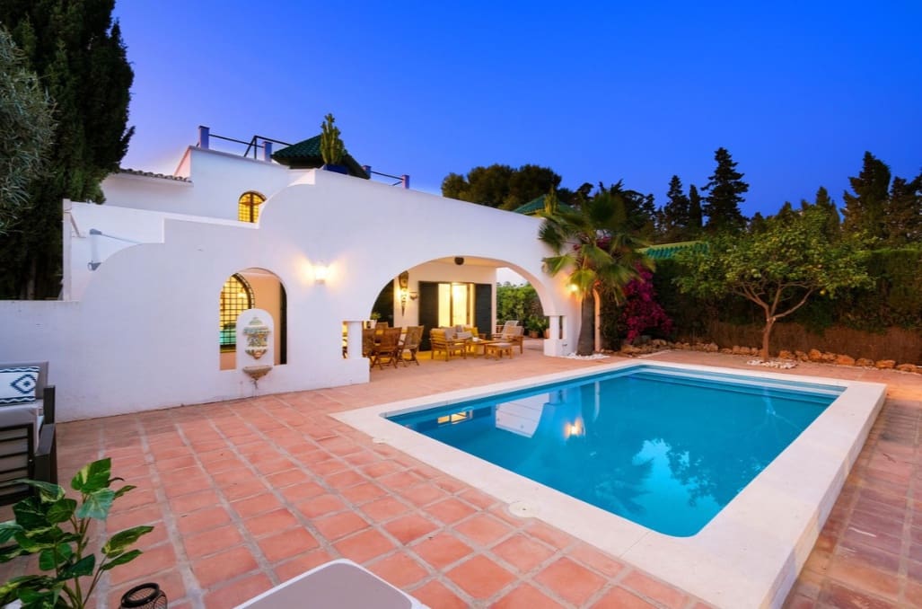 4 bedroom Villa for sale in Marbella - € 1,649,000 (Ref: 9926925)
