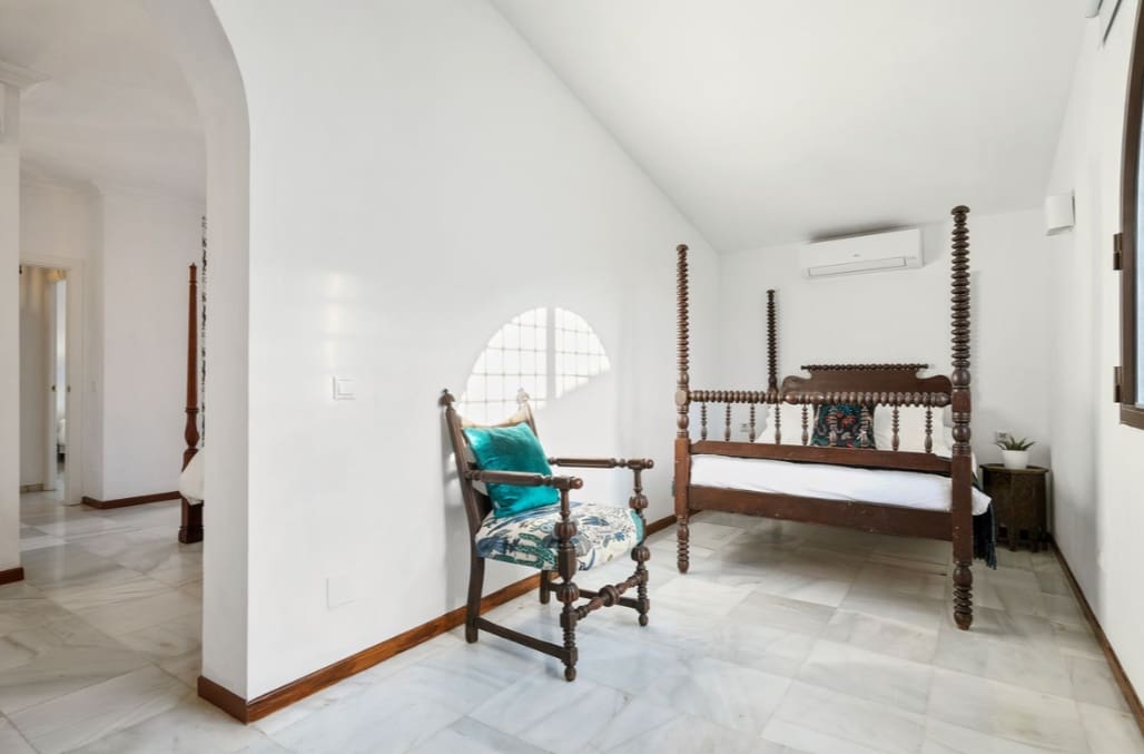 4 bedroom Villa for sale in Marbella - € 1,649,000 (Ref: 9926925)