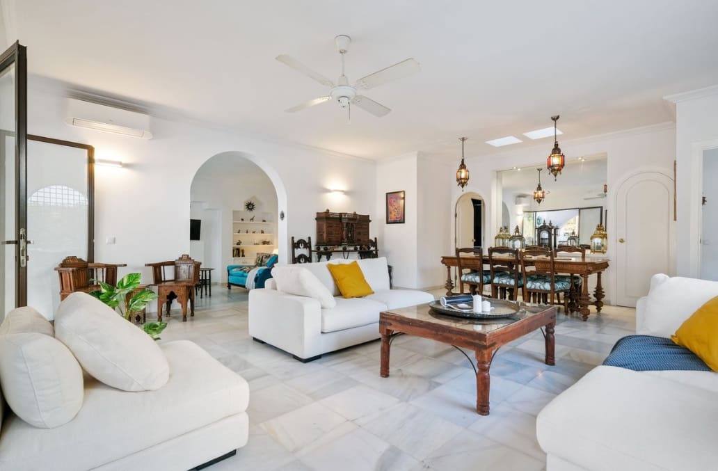 4 bedroom Villa for sale in Marbella - € 1,649,000 (Ref: 9926925)