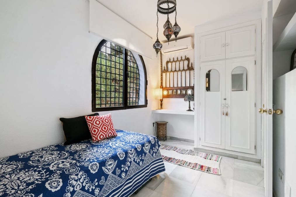 4 bedroom Villa for sale in Marbella - € 1,649,000 (Ref: 9926925)