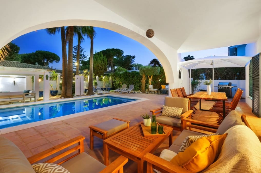 4 bedroom Villa for sale in Marbella - € 1,649,000 (Ref: 9926925)
