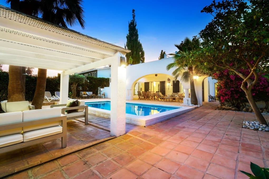 4 bedroom Villa for sale in Marbella - € 1,649,000 (Ref: 9926925)