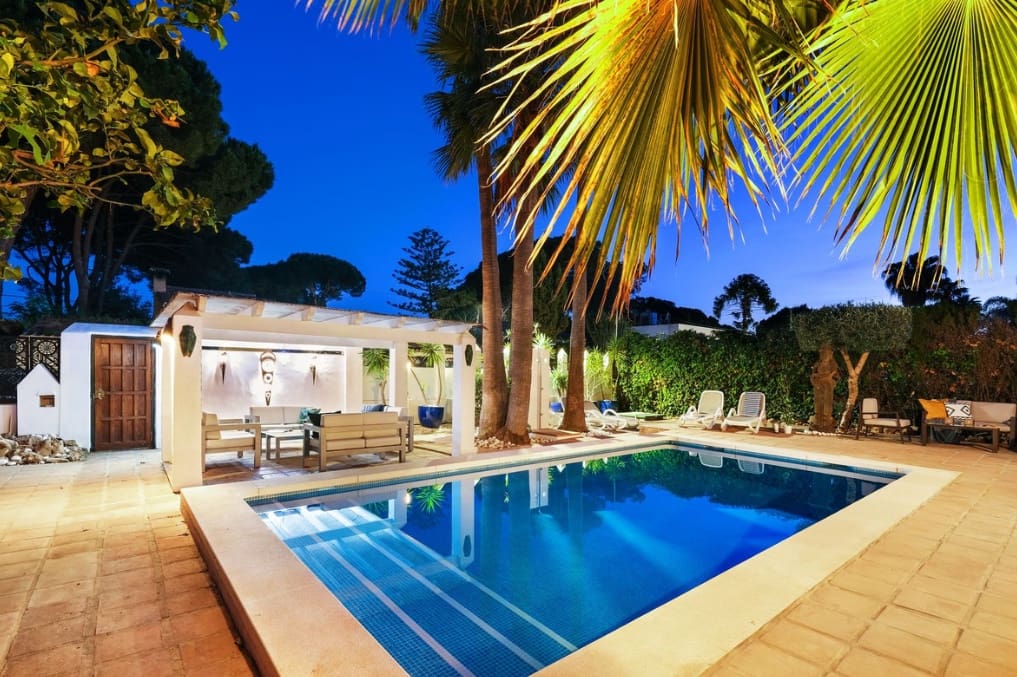 4 bedroom Villa for sale in Marbella - € 1,649,000 (Ref: 9926925)