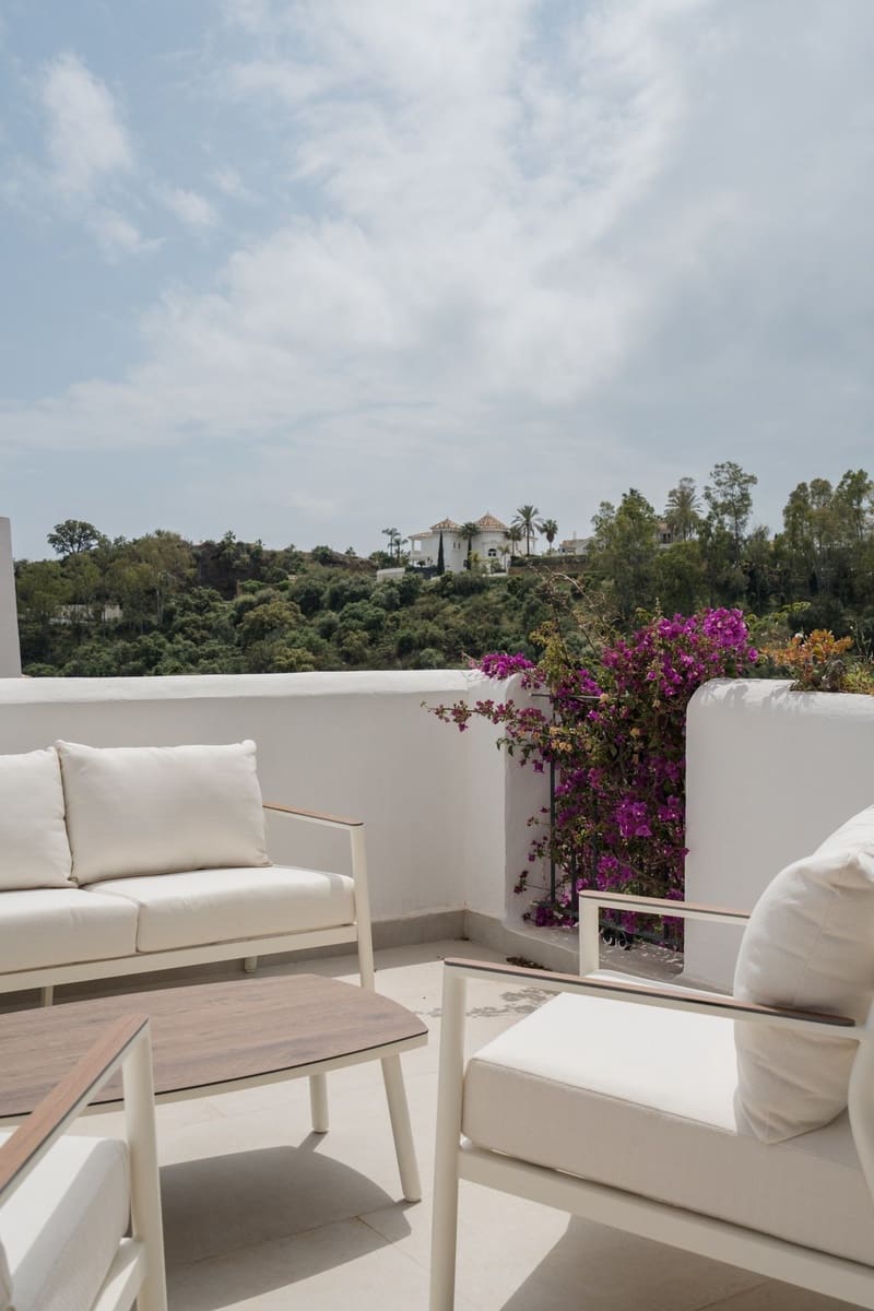 3 bedroom Apartment for sale in Benahavis with pool garage - € 725,000 (Ref: 9926927)