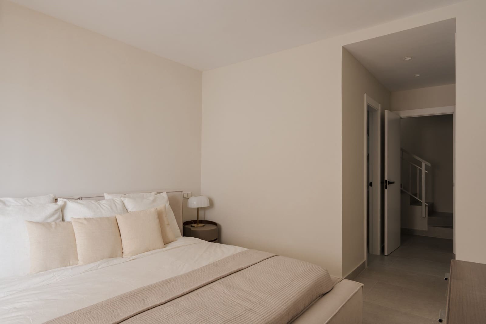 3 bedroom Apartment for sale in Benahavis with pool garage - € 725,000 (Ref: 9926927)