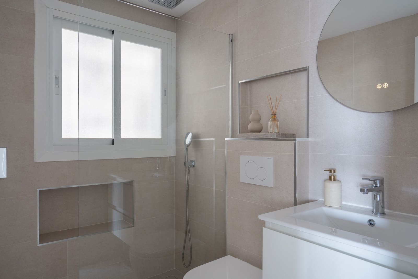 3 bedroom Apartment for sale in Benahavis with pool garage - € 725,000 (Ref: 9926927)