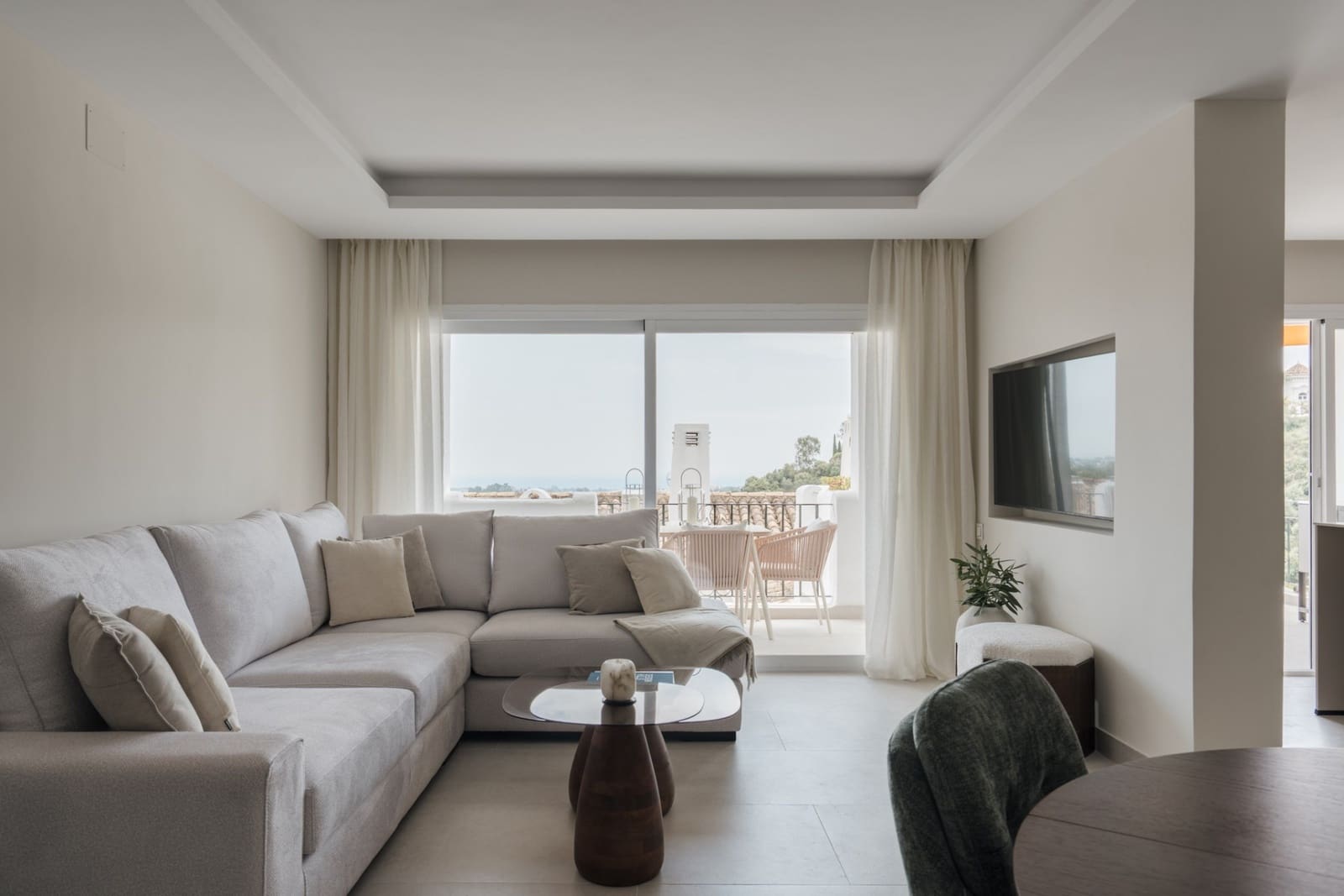 3 bedroom Apartment for sale in Benahavis with pool garage - € 725,000 (Ref: 9926927)