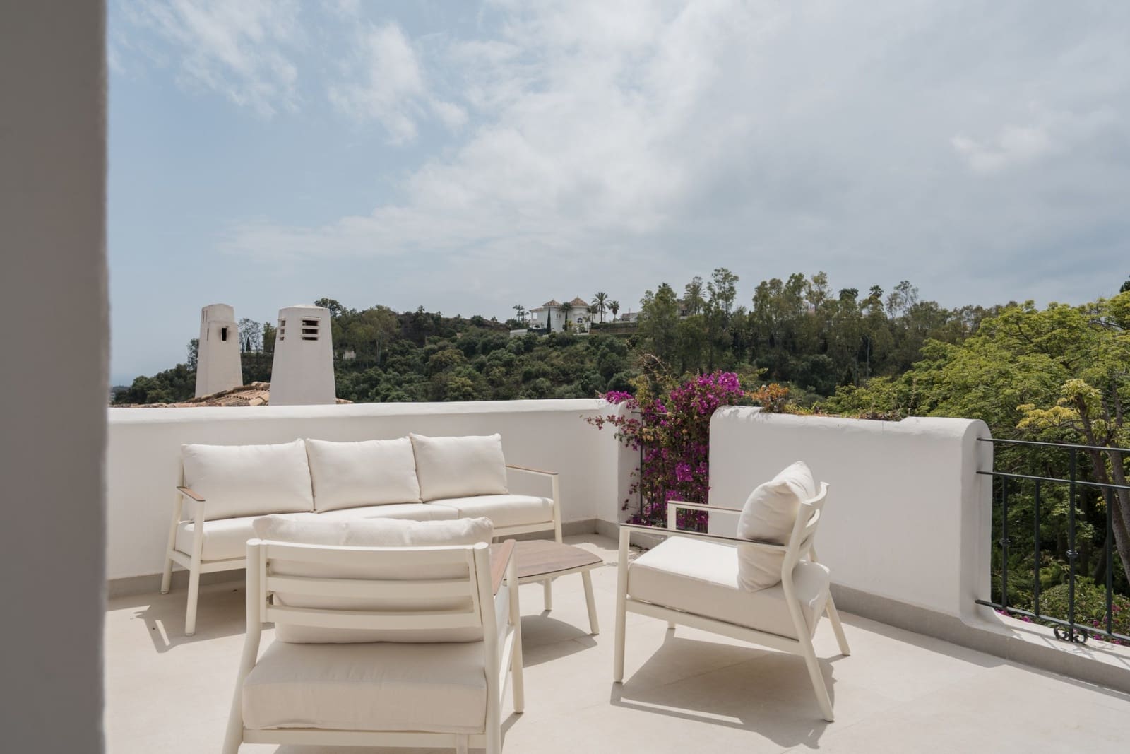 3 bedroom Apartment for sale in Benahavis with pool garage - € 725,000 (Ref: 9926927)