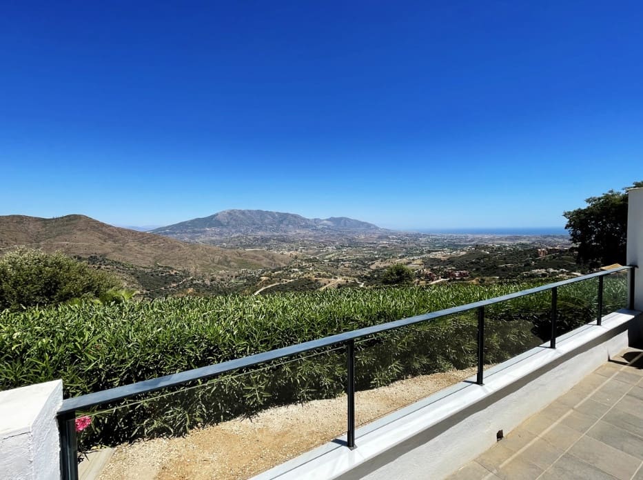 3 bedroom Villa for sale in Marbella with pool garage - € 595,000 (Ref: 9928915)
