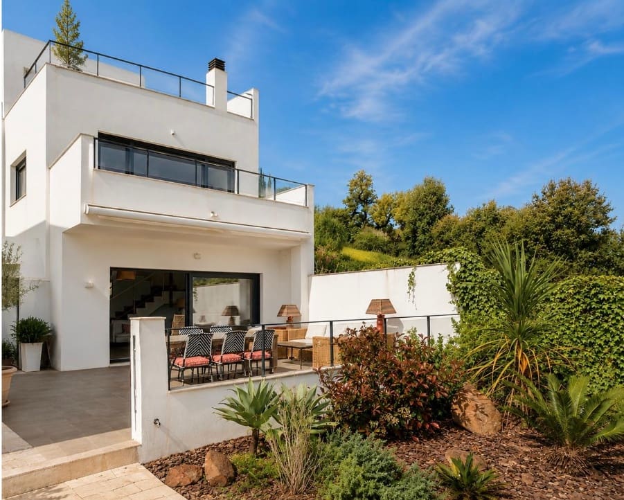 3 bedroom Villa for sale in Marbella with pool garage - € 595,000 (Ref: 9928915)