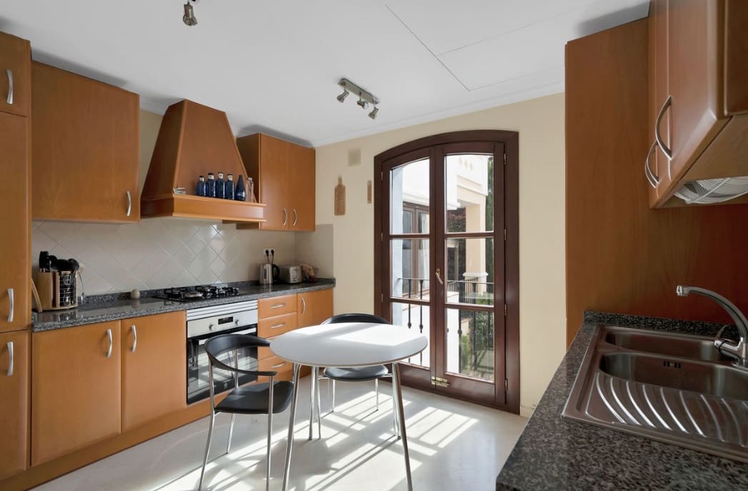 3 soveværelse Villa til salg i Benahavis med swimmingpool garage - € 575.000 (Ref: 9928916)