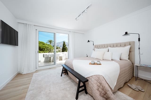 Chalet de 4 habitaciones en Marbella en venta con piscina - 1.790.000 € (Ref: 9928917)