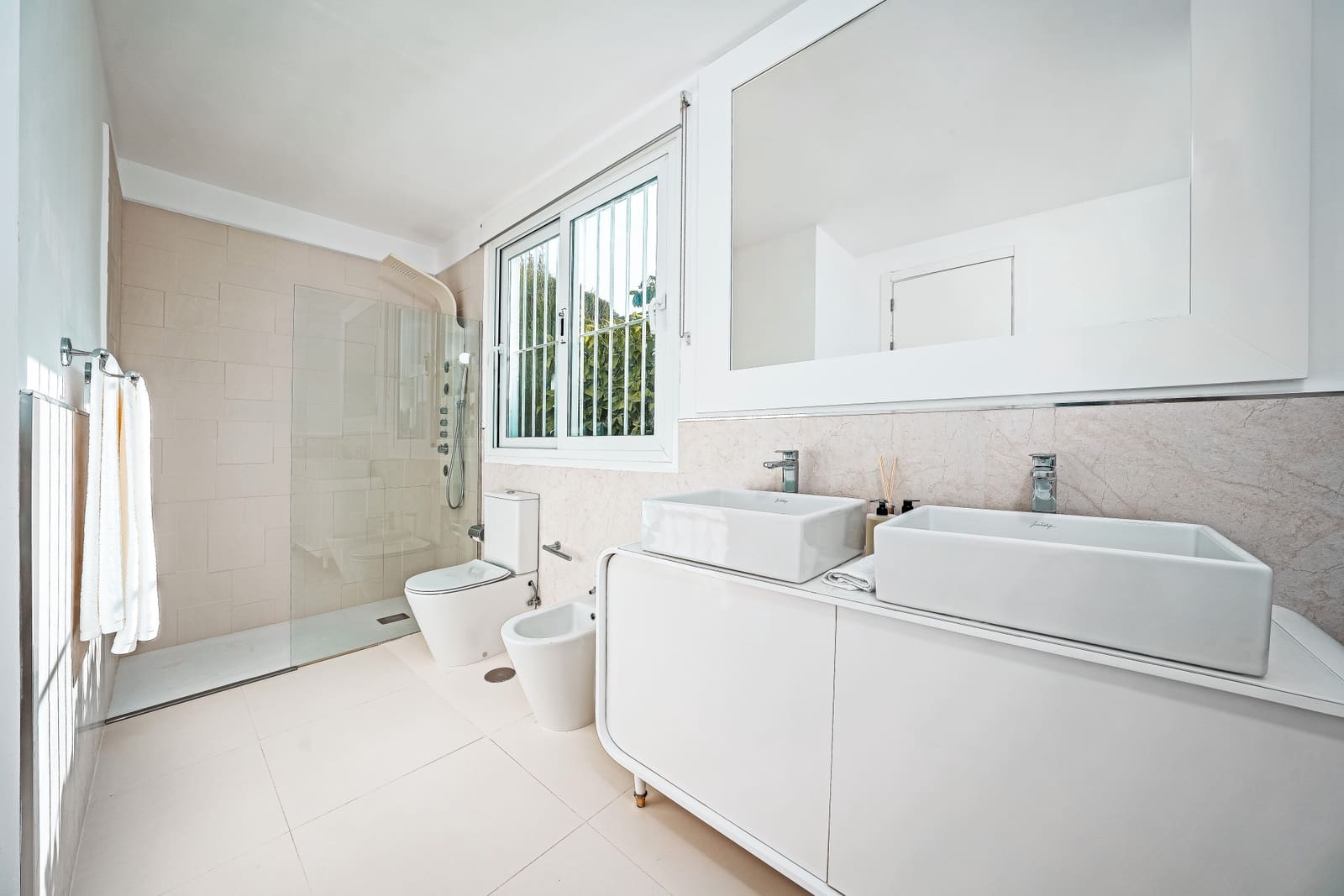 4 bedroom Villa for sale in Marbella with pool - € 1,790,000 (Ref: 9928917)