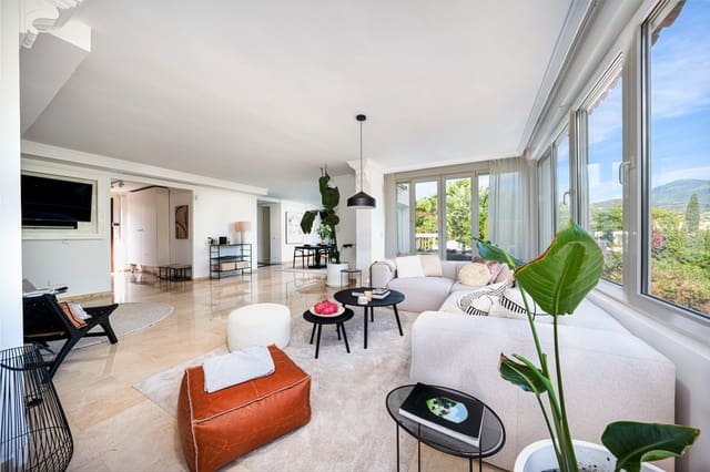 Chalet de 4 habitaciones en Marbella en venta con piscina - 1.790.000 € (Ref: 9928917)