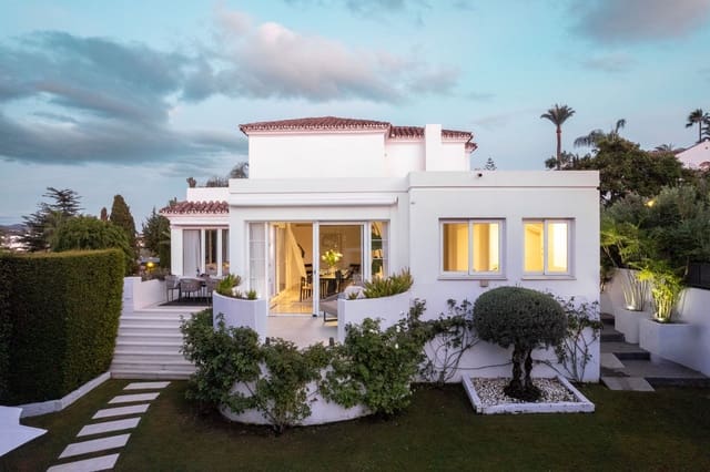 Chalet de 4 habitaciones en Marbella en venta con piscina - 1.790.000 € (Ref: 9928917)