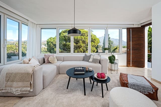 Chalet de 4 habitaciones en Marbella en venta con piscina - 1.790.000 € (Ref: 9928917)