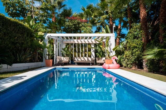 Chalet de 4 habitaciones en Marbella en venta con piscina - 1.790.000 € (Ref: 9928917)