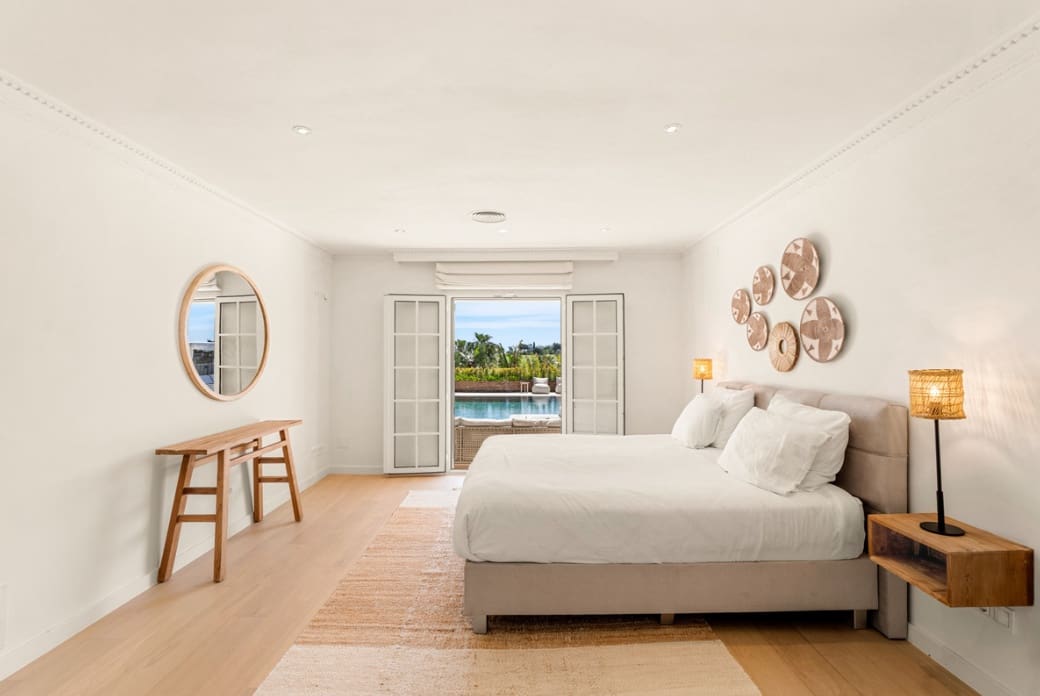 4 bedroom Villa for sale in Marbella with pool garage - € 2,950,000 (Ref: 9933680)
