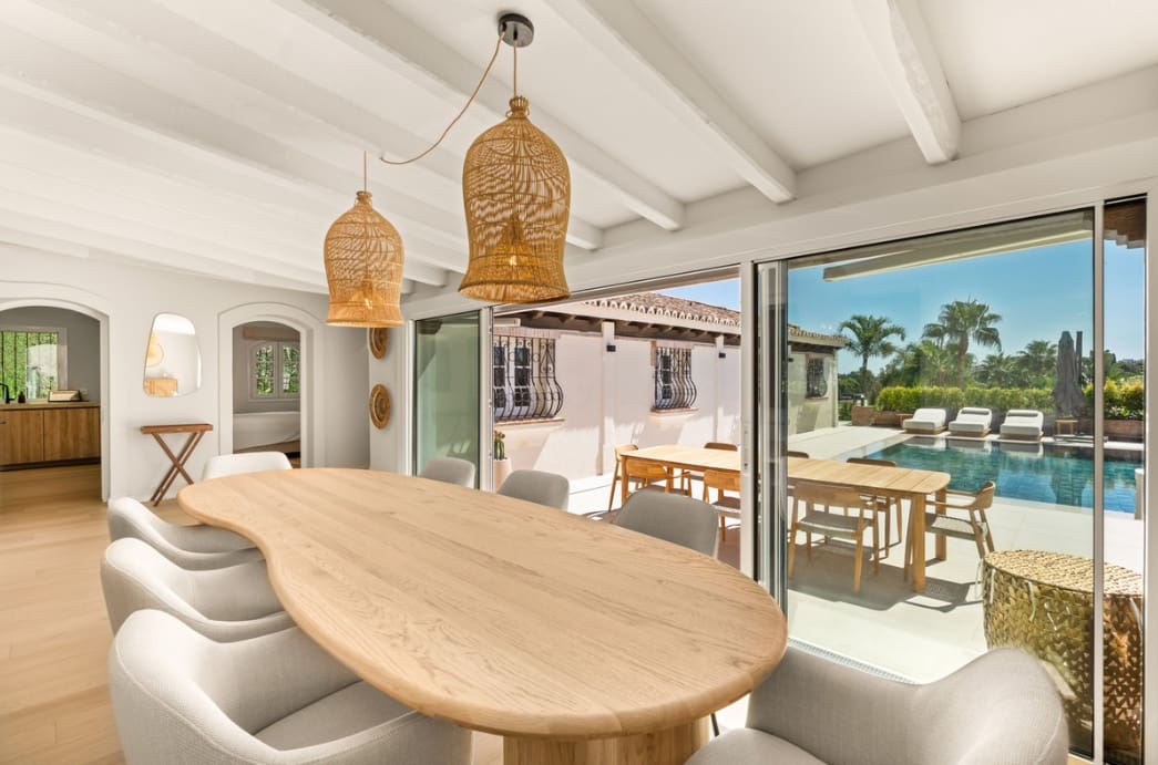 4 bedroom Villa for sale in Marbella with pool garage - € 2,950,000 (Ref: 9933680)