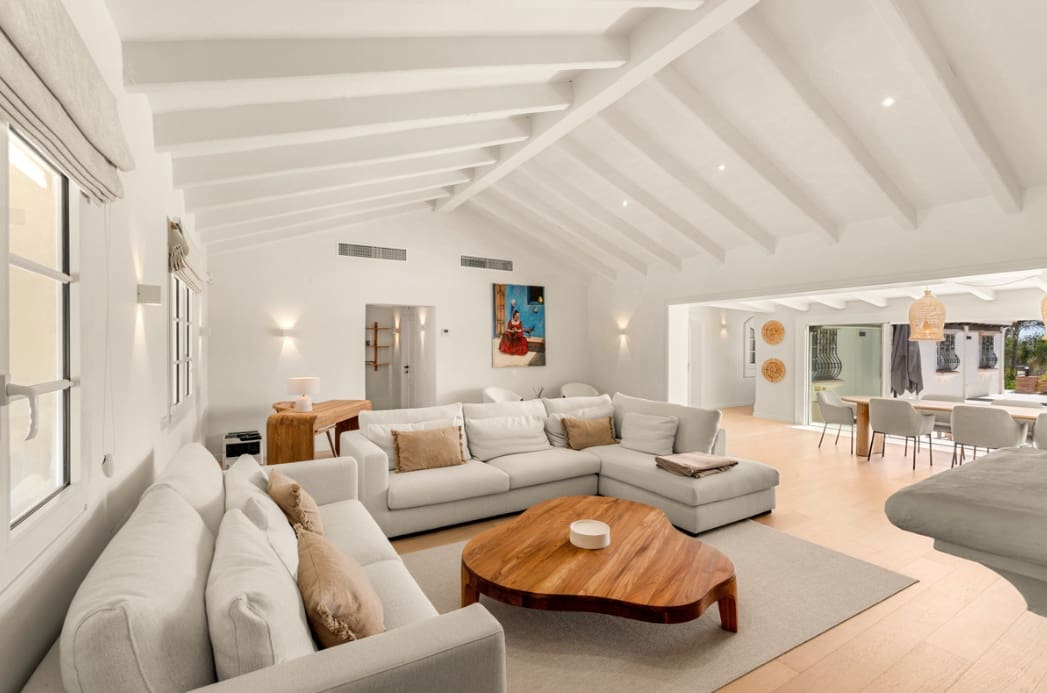 4 bedroom Villa for sale in Marbella with pool garage - € 2,950,000 (Ref: 9933680)