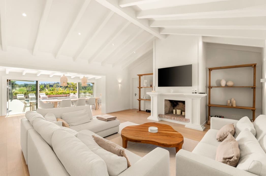 4 bedroom Villa for sale in Marbella with pool garage - € 2,950,000 (Ref: 9933680)
