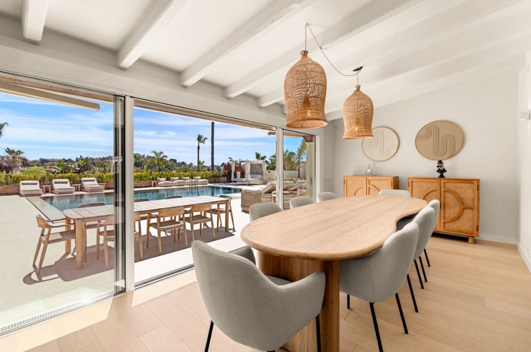 4 bedroom Villa for sale in Marbella with pool garage - € 2,950,000 (Ref: 9933680)
