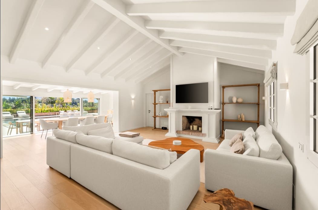 4 bedroom Villa for sale in Marbella with pool garage - € 2,950,000 (Ref: 9933680)