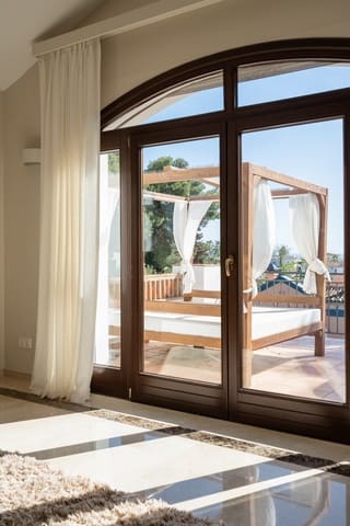 4 slaapkamer Villa te koop in Marbella met zwembad garage - € 2.250.000 (Ref: 9933681)