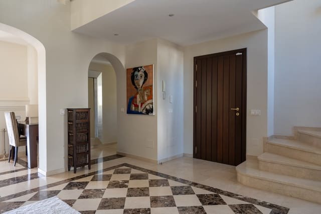 4 slaapkamer Villa te koop in Marbella met zwembad garage - € 2.250.000 (Ref: 9933681)