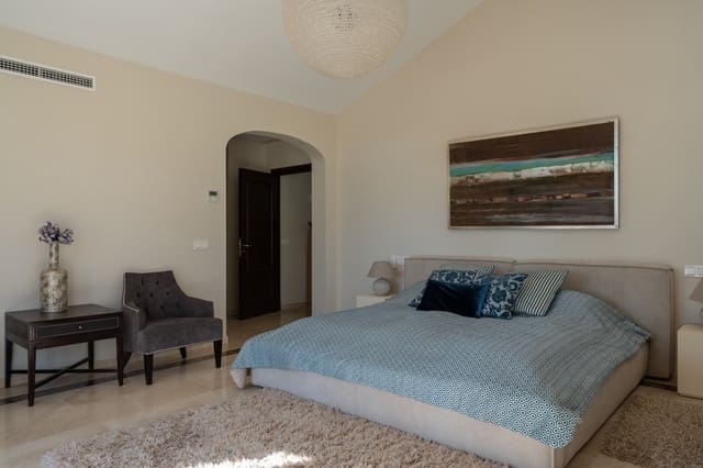 4 slaapkamer Villa te koop in Marbella met zwembad garage - € 2.250.000 (Ref: 9933681)