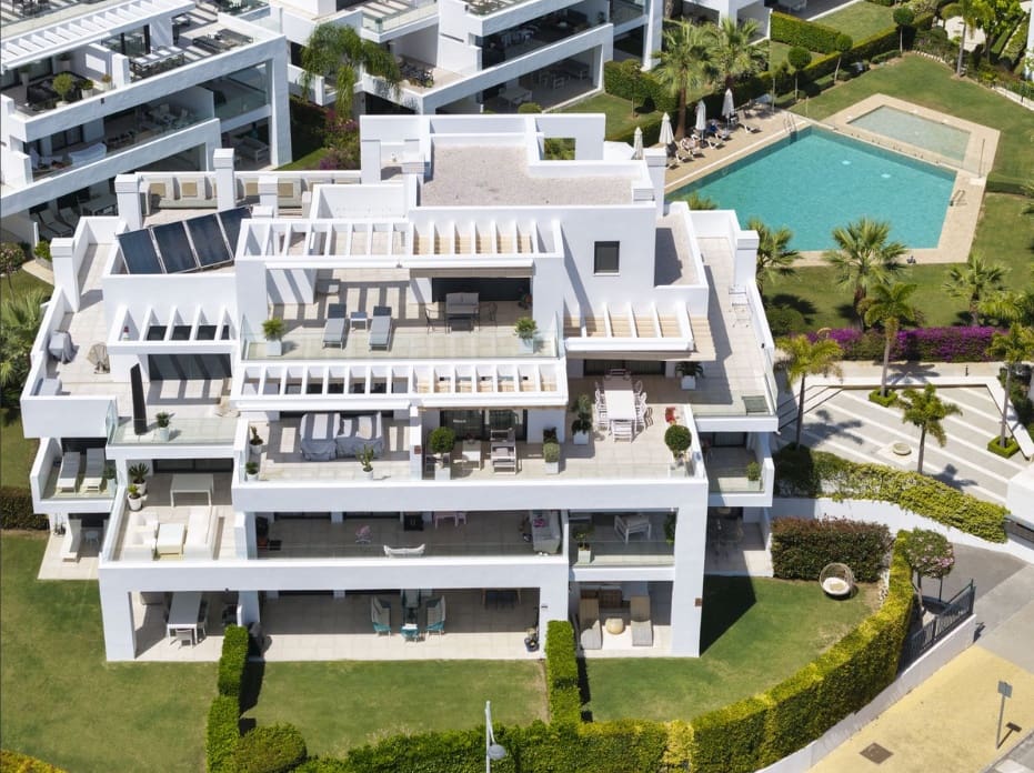 2 makuuhuone Huoneisto myytävänä paikassa Marbella mukana uima-altaan 
autotalli - 499 000 € (Ref: 9933683)