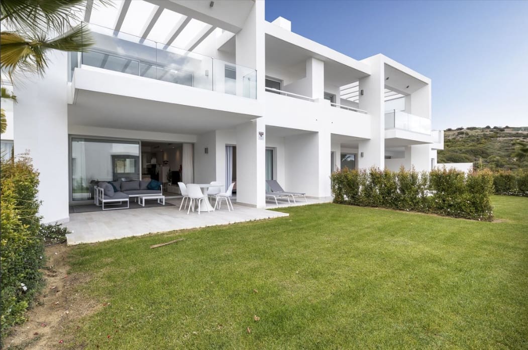2 soverom Leilighet til salgs i Casares med svømmebasseng garasje - € 575 000 (Ref: 9933684)
