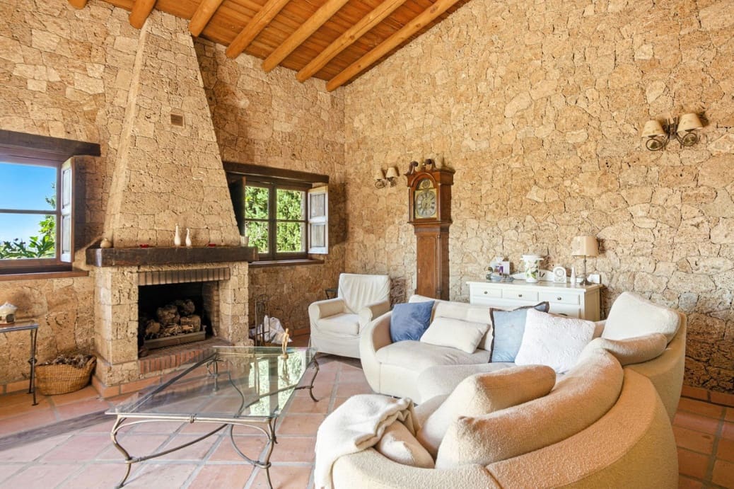 6 bedroom Villa for sale in Alhaurin el Grande with pool garage - € 2,200,000 (Ref: 9933689)
