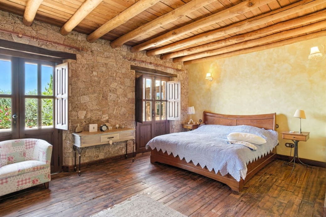 6 bedroom Villa for sale in Alhaurin el Grande with pool garage - € 2,200,000 (Ref: 9933689)