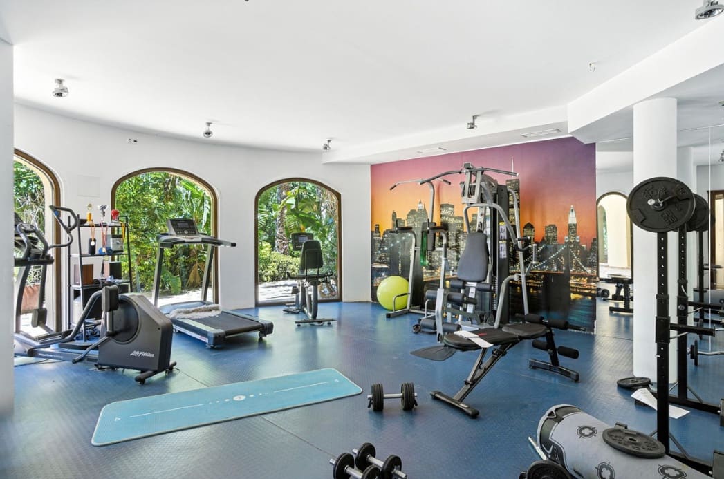6 bedroom Villa for sale in Alhaurin el Grande with pool garage - € 2,200,000 (Ref: 9933689)