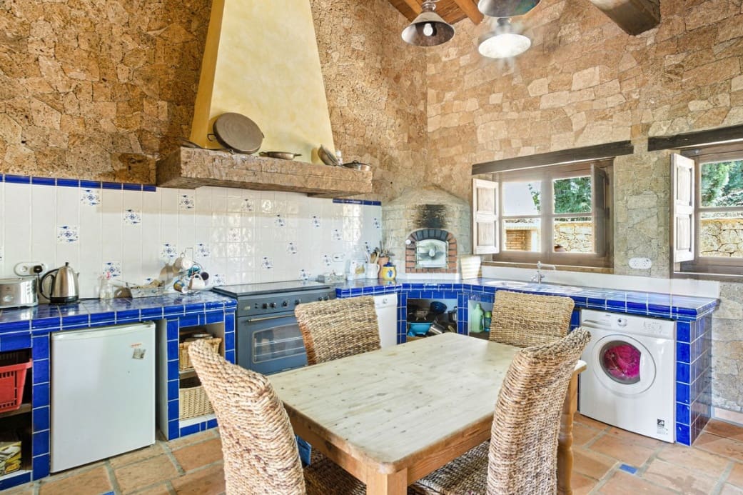 6 bedroom Villa for sale in Alhaurin el Grande with pool garage - € 2,200,000 (Ref: 9933689)