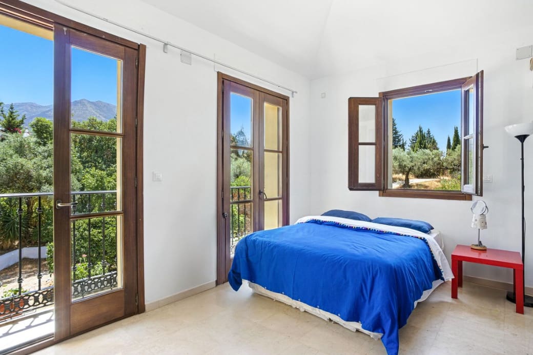 6 bedroom Villa for sale in Alhaurin el Grande with pool garage - € 2,200,000 (Ref: 9933689)