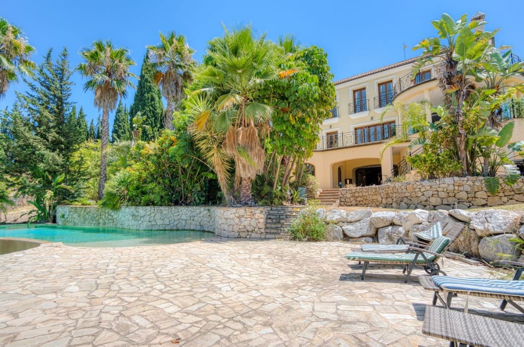 6 bedroom Villa for sale in Alhaurin el Grande with pool garage - € 2,200,000 (Ref: 9933689)