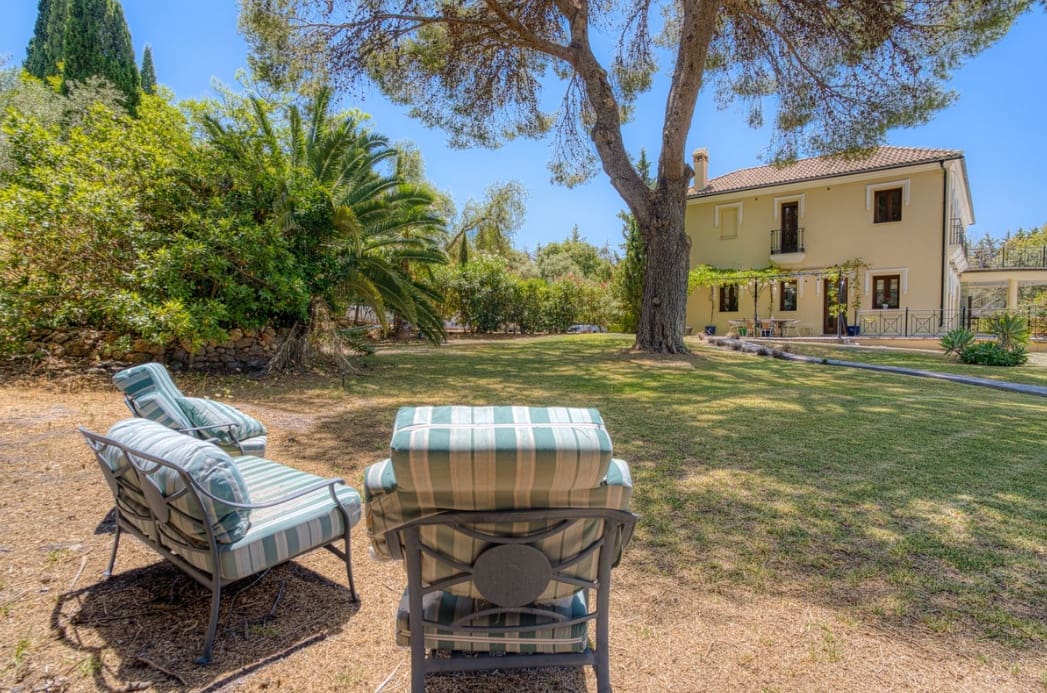 6 bedroom Villa for sale in Alhaurin el Grande with pool garage - € 2,200,000 (Ref: 9933689)
