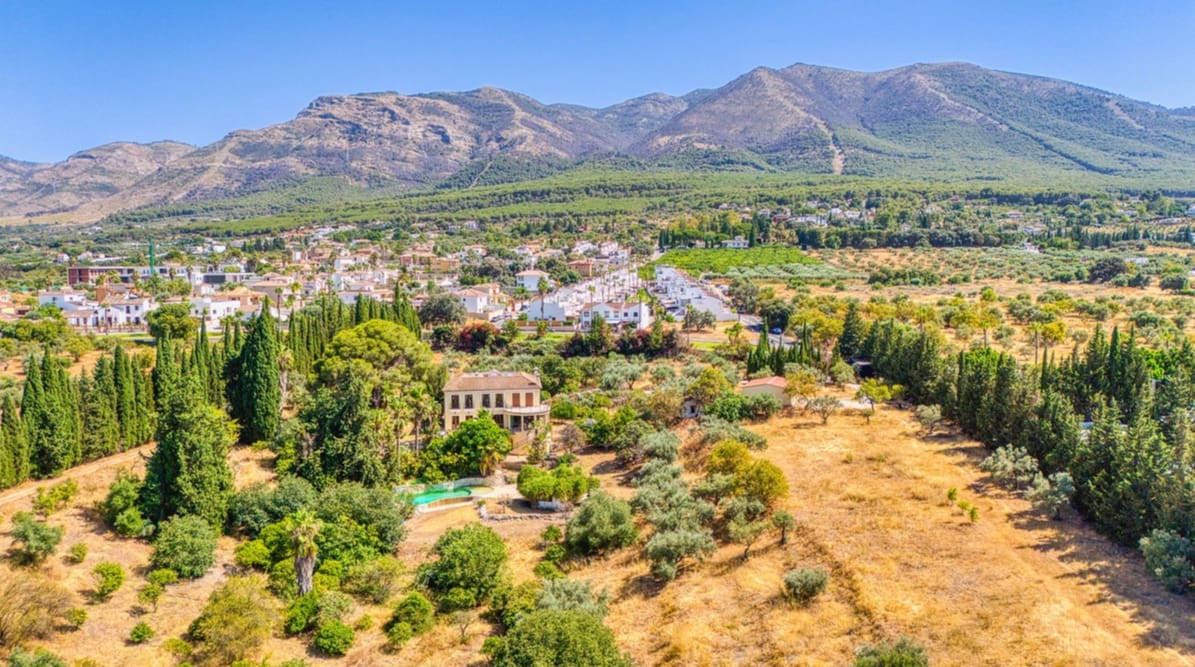 6 bedroom Villa for sale in Alhaurin el Grande with pool garage - € 2,200,000 (Ref: 9933689)