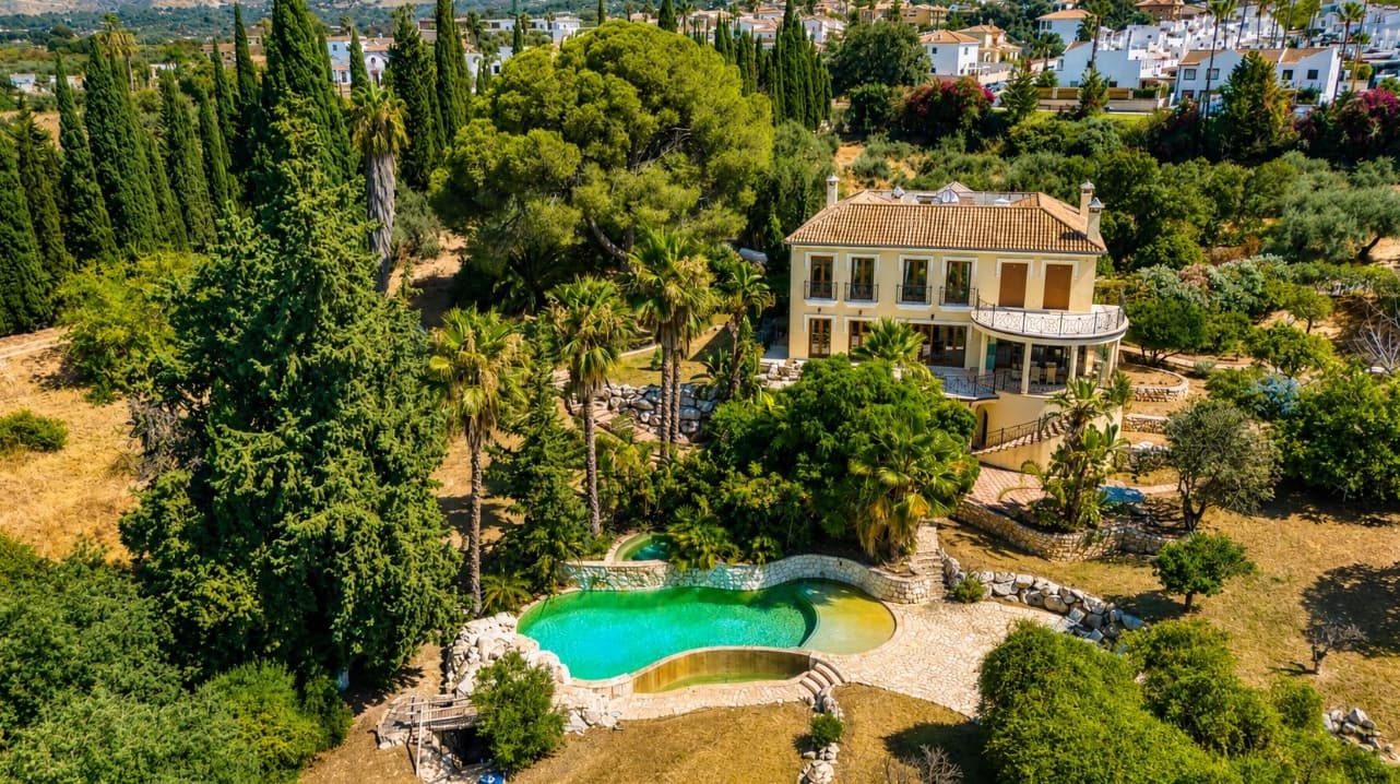 6 bedroom Villa for sale in Alhaurin el Grande with pool garage - € 2,200,000 (Ref: 9933689)
