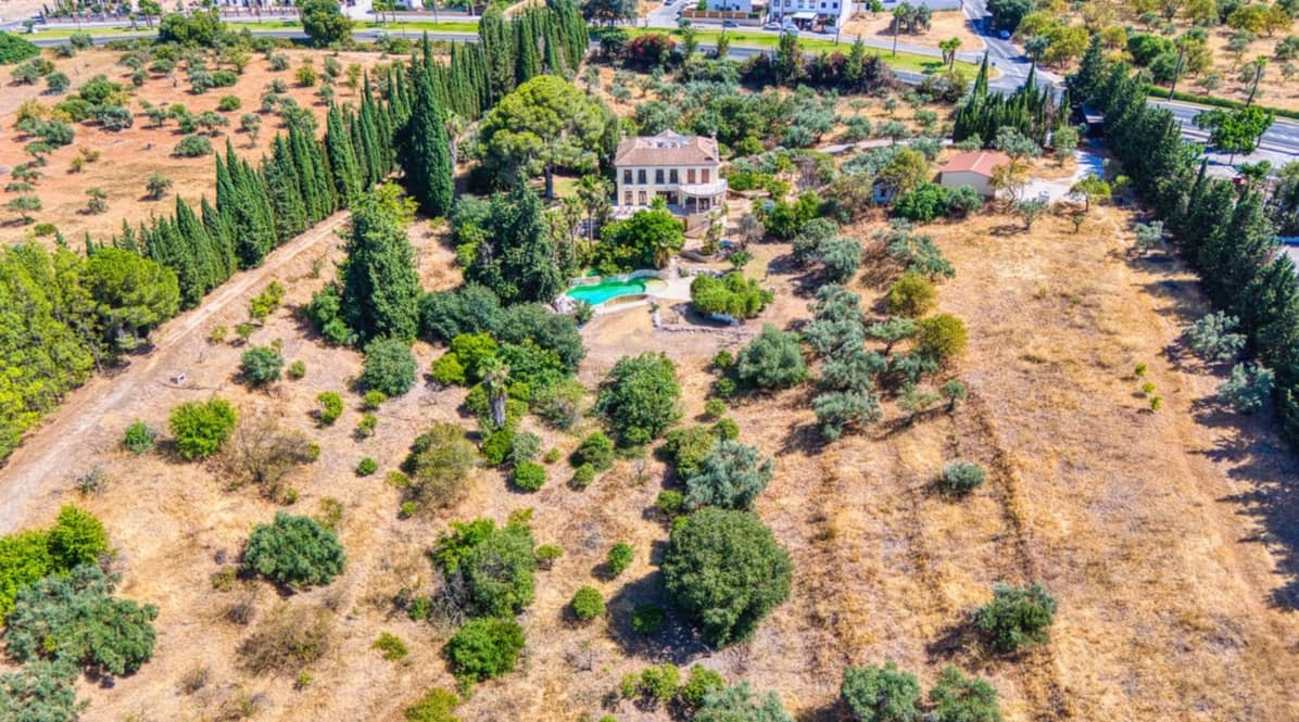 6 bedroom Villa for sale in Alhaurin el Grande with pool garage - € 2,200,000 (Ref: 9933689)