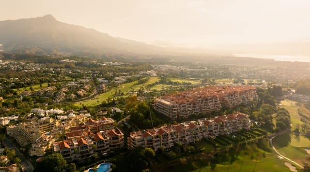 3 quarto Penthouse para venda em Marbella com piscina garagem - 2 450 000 € (Ref: 9941829)