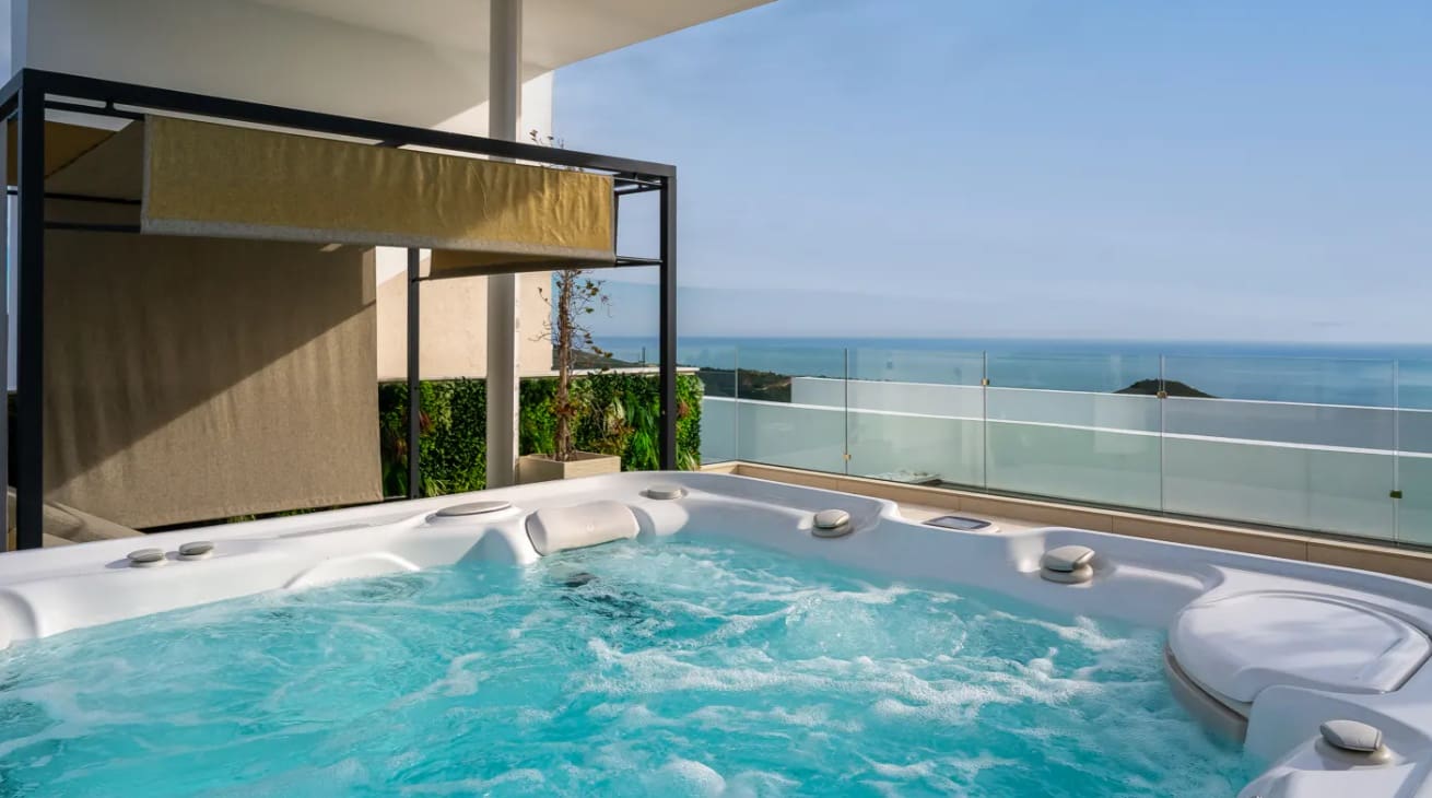 3 soverom Penthouse til salgs i Marbella med svømmebasseng garasje - € 2 995 000 (Ref: 9941830)