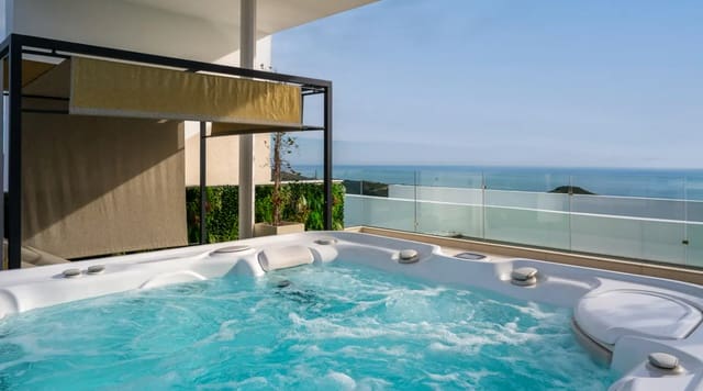 3 soverom Penthouse til salgs i Marbella med svømmebasseng garasje - € 2 995 000 (Ref: 9941830)