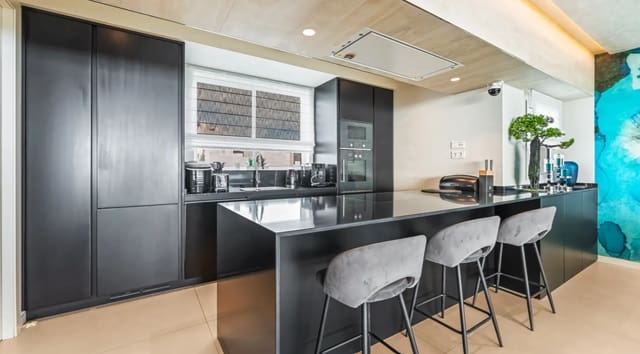 3 soverom Penthouse til salgs i Marbella med svømmebasseng garasje - € 2 995 000 (Ref: 9941830)