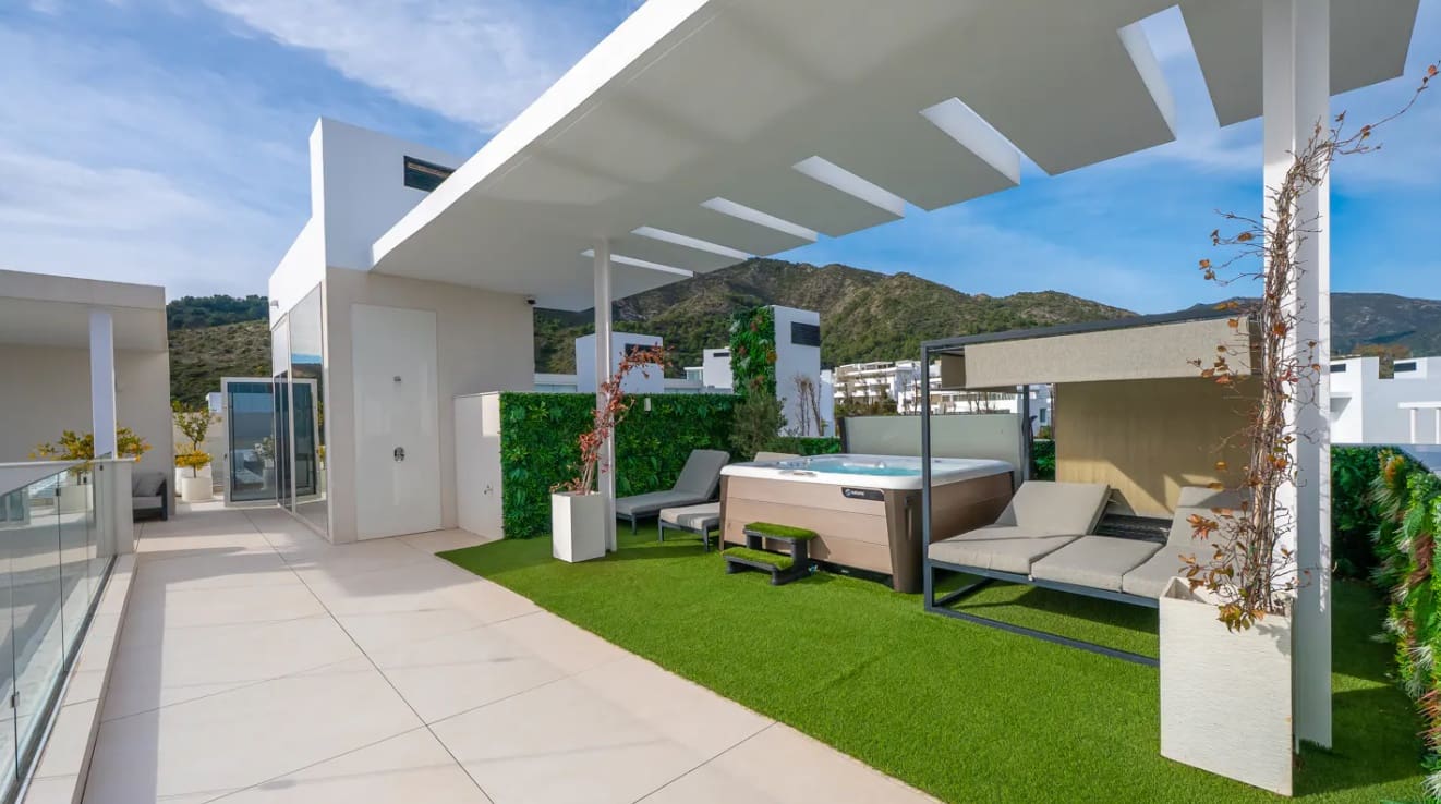 3 soverom Penthouse til salgs i Marbella med svømmebasseng garasje - € 2 995 000 (Ref: 9941830)